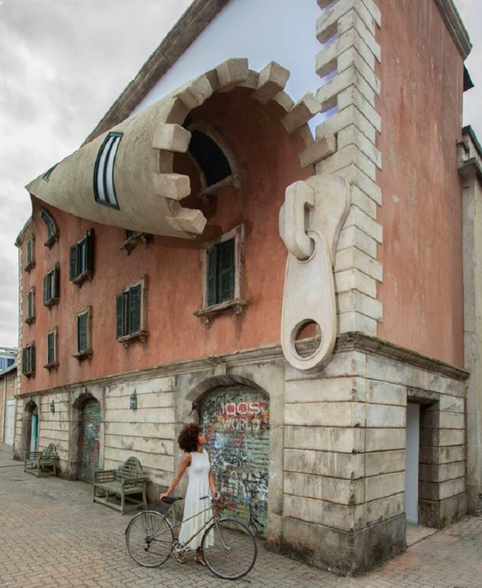 A Milano un edificio che si apre con una zip