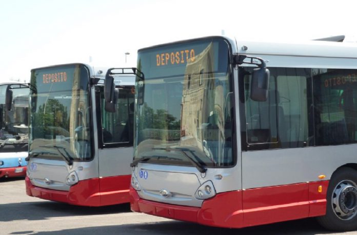 24 Autobus a Taranto contro l'inquinamento ambientale