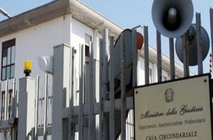 Detenuta tenta il suicidio nel carcere di Taranto