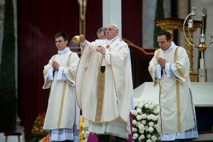 Sinodo dei vescovi sull'Amazzonia apre ai preti sposati