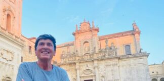 Gianni Morandi in vacanza promuove la Puglia
