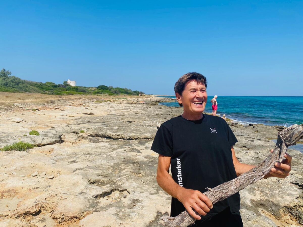 Gianni Morandi in vacanza promuove la Puglia