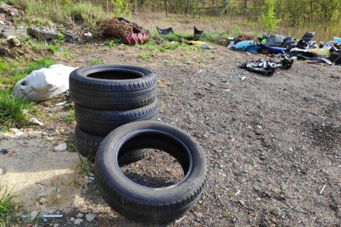 Mottola: volontari raccolgono pneumatici abbandonati