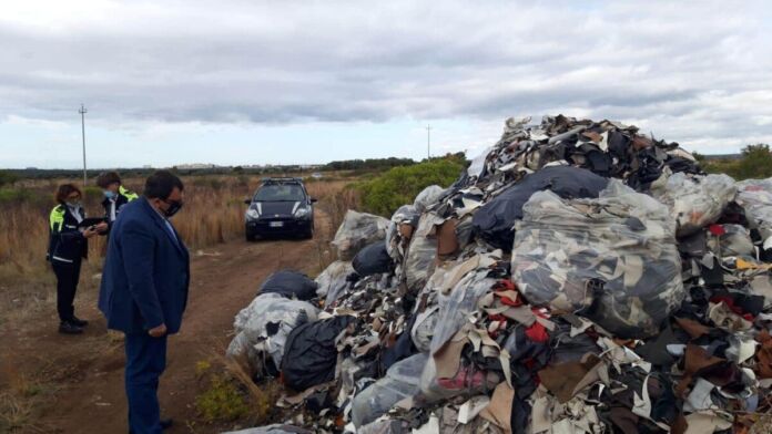 Taranto: cumulo di rifiuti nella zona Circummarpiccolo