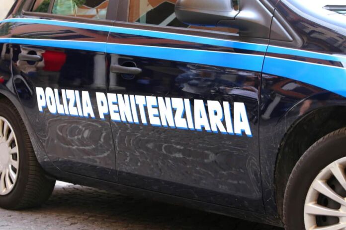 Carcere di Taranto: agenti trovano hashish e telefoni