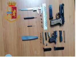 Arrestato dalla Polizia per armi giocattolo a Taranto