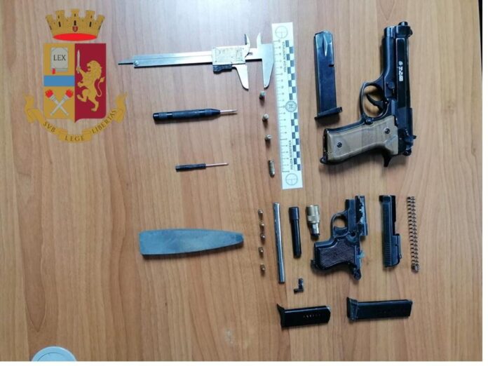 Arrestato dalla Polizia per armi giocattolo a Taranto