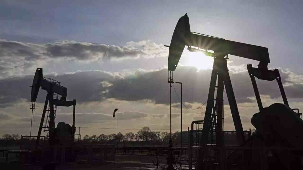 Prezzo del petrolio ai minimi storici: ecco cosa può accadere ora