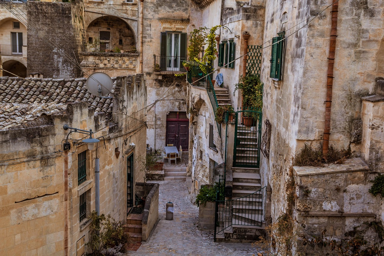 Borgo pittoresco in provincia di Lecce, con strade acciottolate e architettura storica.