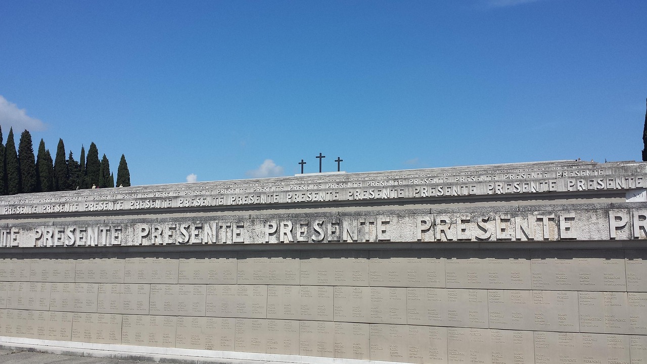 Immagine del carcere di Taranto, con il titolo "Tragedia al Carcere di Taranto: suicidio il giorno di Santo Stefano".