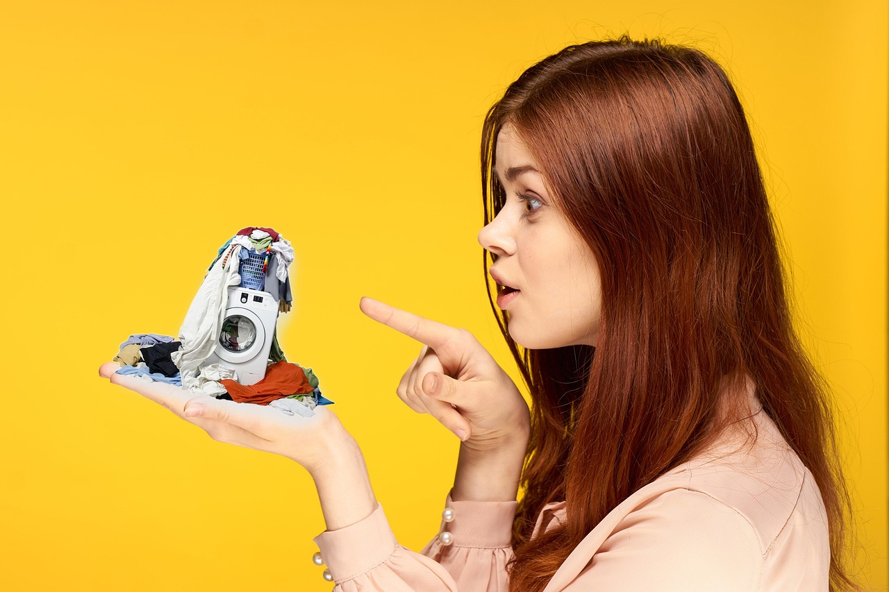 Mini asciugatrice portatile Cloth Dryer in uso, evidenziando praticità e design compatto.