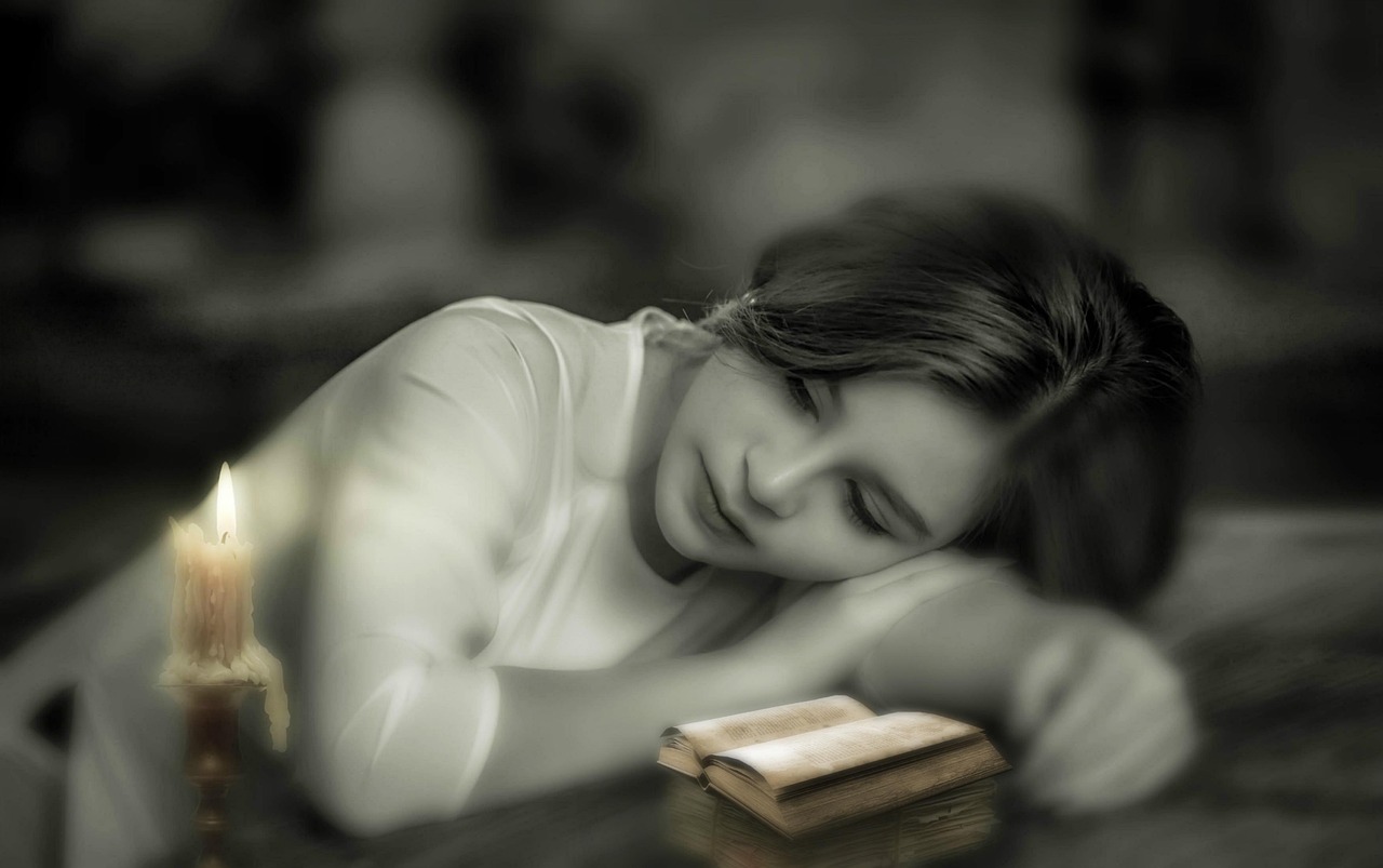 Frasi buonanotte ispiratrici su sfondo notturno, riflessioni sulla vita e serenità.