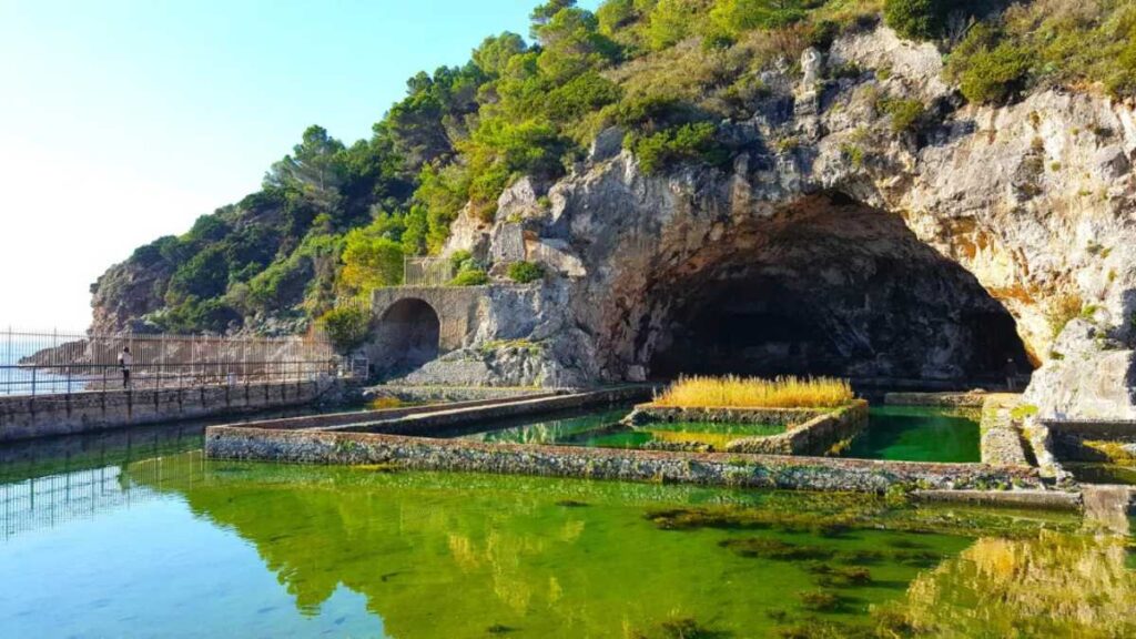 Le piscine naturali più belle in Italia: quella siciliana è un sogno