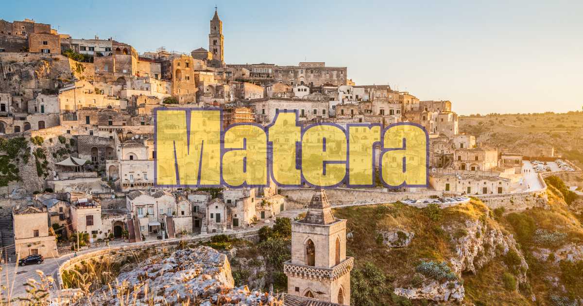 Veduta panoramica di Matera con i suoi storici Sassi e architettura unica, simbolo di Capitale della Cultura.