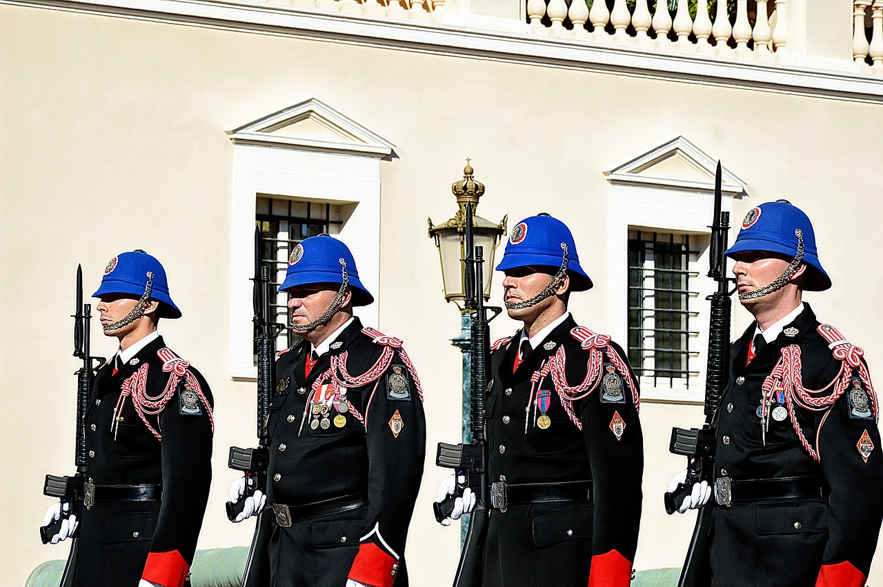 Maresciallo dei carabinieri in uniforme, simbolo delle forze di polizia italiane.