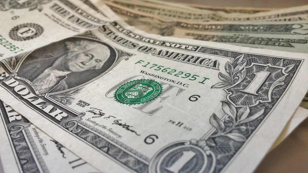Alcune banconote da un dollaro cambiano valore per il seriale
