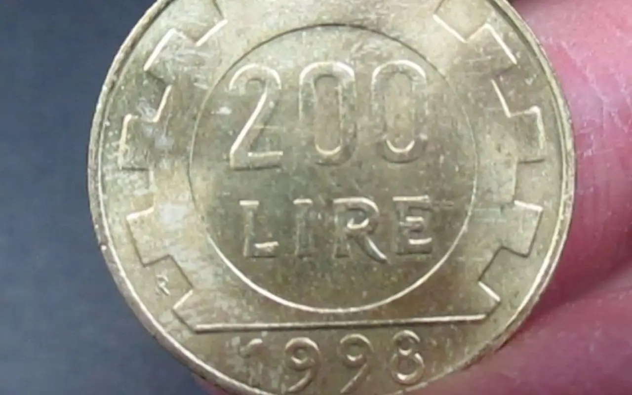 Lire comuni con segni di usura che le rendono rare e preziose per i collezionisti.