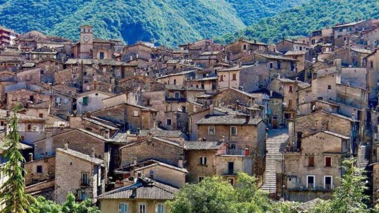 Borgo in Toscana costruito a forma di scacchiera: una curiosità urbanistica unica