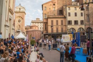 Giocare ad Affari Tuoi conviene? Ecco quanto guadagnano pacchisti e concorrenti