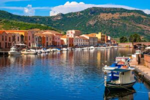 Il borgo di pescatori in Sardegna che non si vede dalla strada principale
