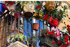 Il borgo italiano dove ogni casa ha un balcone fiorito: ha vinto il premio europeo
